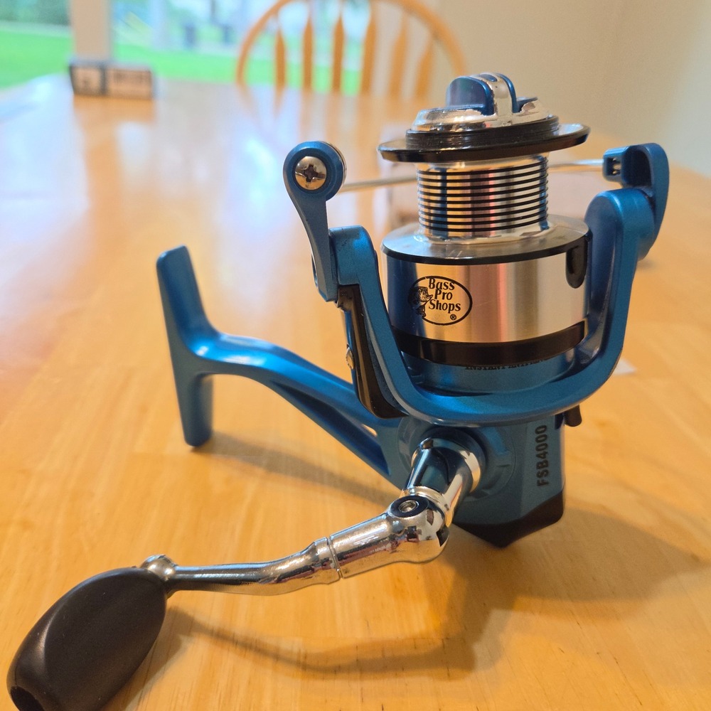 Bass Pro Shops Freestyle FSB4000 Spinning Reel Blue 6 Bearing System 5.2:1 Ratio